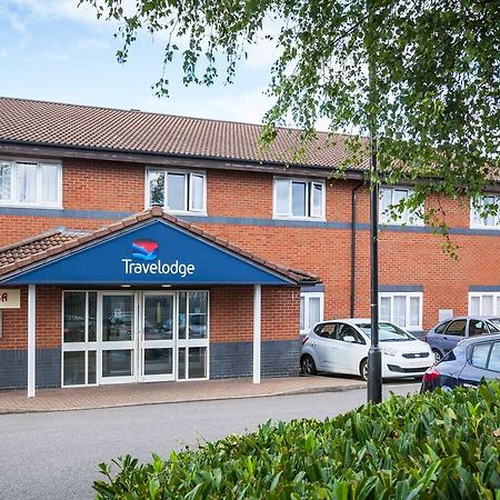 Travelodge Milton Keynes Old Stratford Bagian luar foto