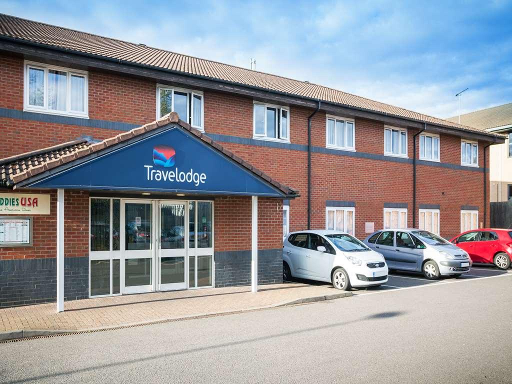 Travelodge Milton Keynes Old Stratford Bagian luar foto
