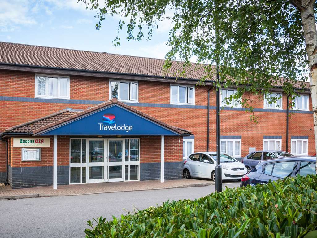 Travelodge Milton Keynes Old Stratford Bagian luar foto