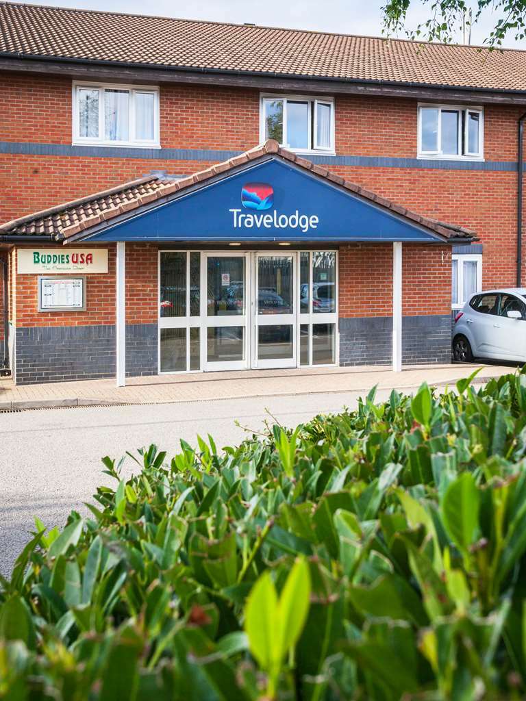 Travelodge Milton Keynes Old Stratford Bagian luar foto